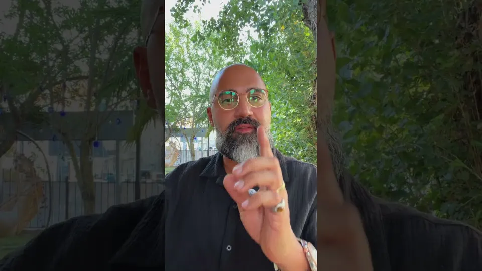 Video abspielen: Die Hand des Vaters